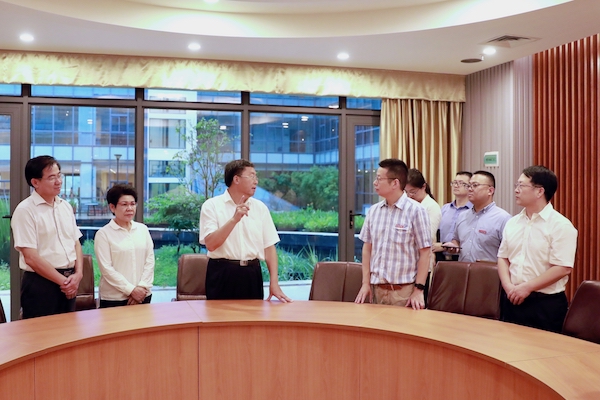 毛万春充分肯定三亚学院办学发展.jpg